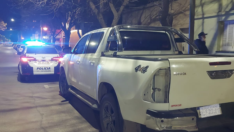 La camioneta estacionada en pleno centro