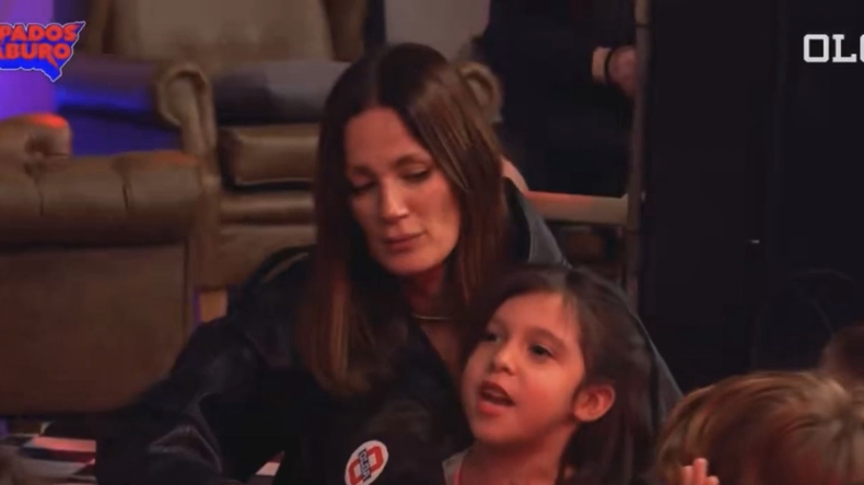 Un sorpresivo episodio se apoderó del aire, cuando el famoso conductor Diego Topa, conducía un especial momento. | LM Neuquen Un sorpresivo episodio se apoderó del aire, cuando el famoso conductor Diego Topa, conducía un especial momento.