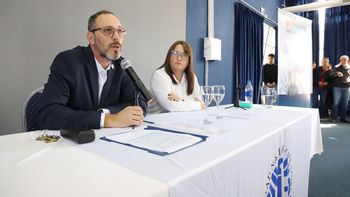 del laboratorio al rectorado: quien es christian lopes, el nuevo rector de la universidad nacional del comahue del laboratorio al rectorado: quien es christian lopes, el nuevo rector de la universidad nacional del comahue