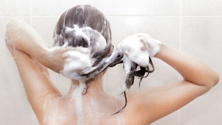 TikTok: peluquera aconsejó pasar 8 semanas sin lavarse el pelo y causó furor en redes. | Foto referencial.