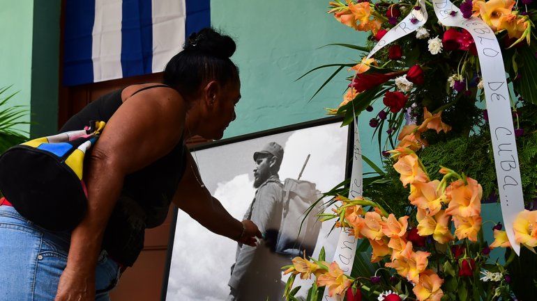 Ciudadanos de todas las edades fueron al Memorial José Martí para rendir su homenaje al líder fallecido.