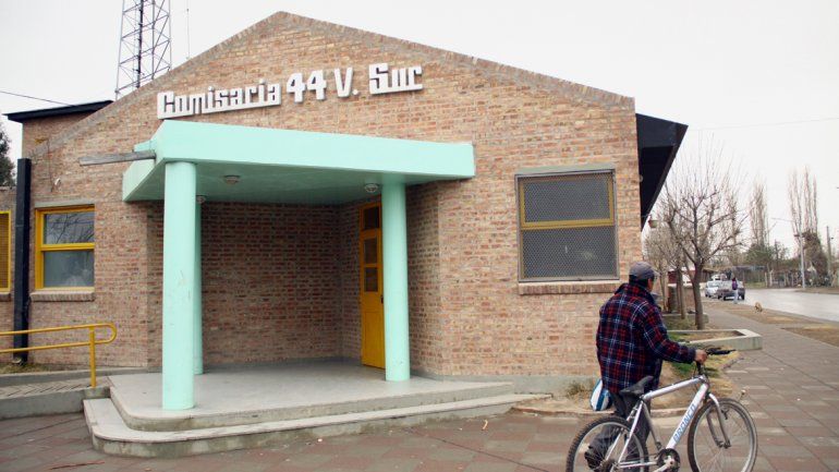 Efectivos de la Comisaría 44 intervinieron en las primeras actuaciones.