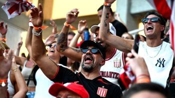 Juan Sebastián Verón en la tribuna de Estudiantes de La Plata. Juan Sebastián Verón en la tribuna de Estudiantes de La Plata.