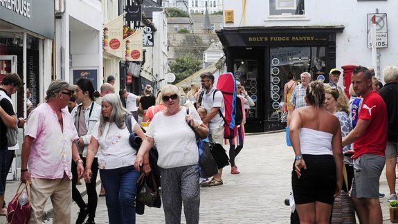 Ingleses aterrorizados  por turistas sin tapabocas