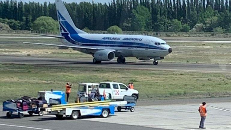 Ya aterrizó el primer vuelo de pasajeros en Neuquén