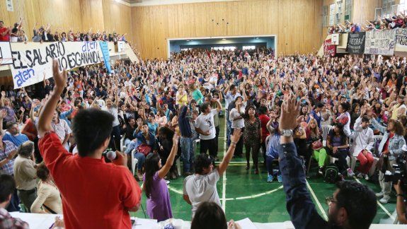 Una asamblea multitudinaria donde participaron más de 2 mil maestros. La situación se complica si no hay una oferta que satisfaga al gremio docente.