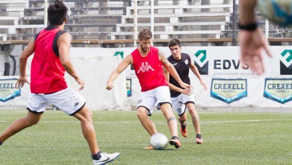 Marcos Lamolla, pieza vital en la defensa del equipo albinegro.