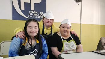 Futuras panaderas del Centro de Formación Profesional 652 de Comodoro Rivadavia. Futuras panaderas del Centro de Formación Profesional 652 de Comodoro Rivadavia.