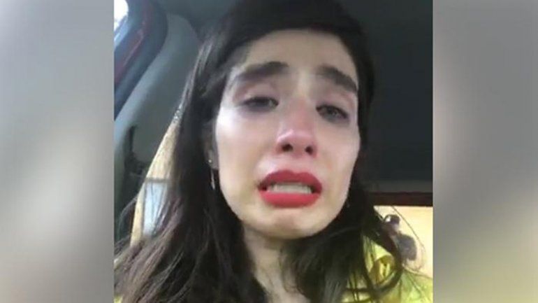 La chica de 26 años acusó al piloto de su compañía por Facebook.