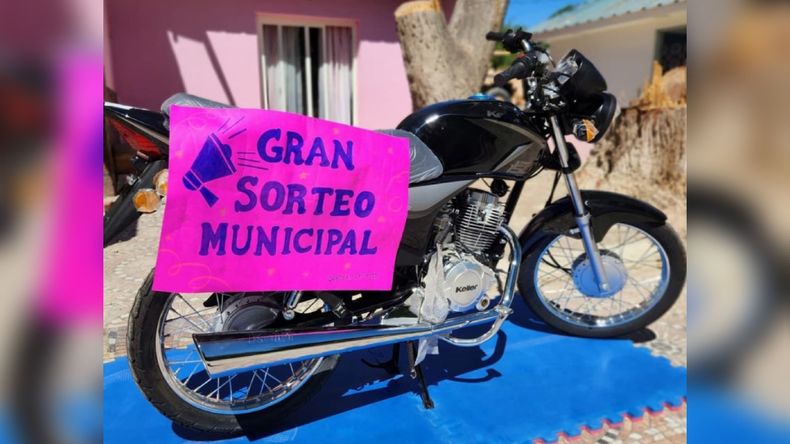 Una Municipalidad sorprende a sus empleados con el sorteo de una moto 0Km | LM Neuquen Una Municipalidad sorprende a sus empleados con el sorteo de una moto 0Km