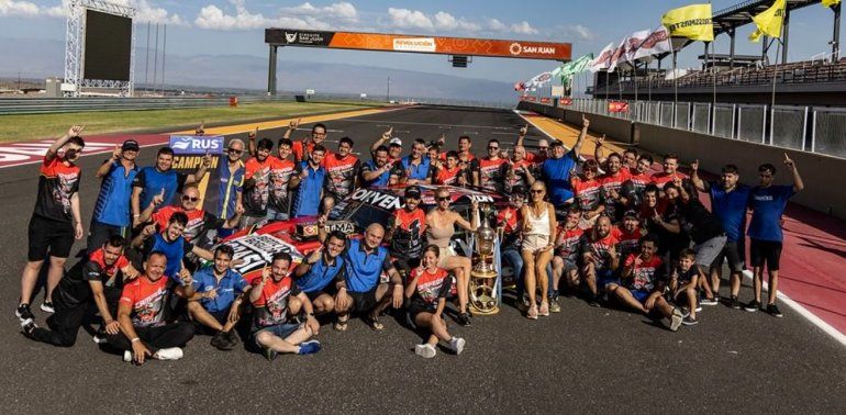 Manu Urcera, junto a Horacio Soljan, en la consagración del TC en 2022.