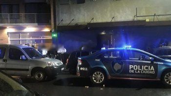 descontrol total en un bar, con 230 personas bailando descontrol total en un bar, con 230 personas bailando