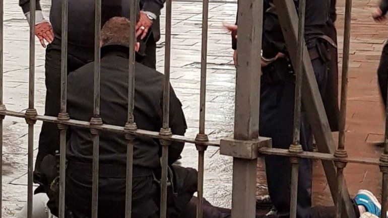 Saltó un reja y lo detuvieron cuando intentaba ingresar a la Casa Rosada