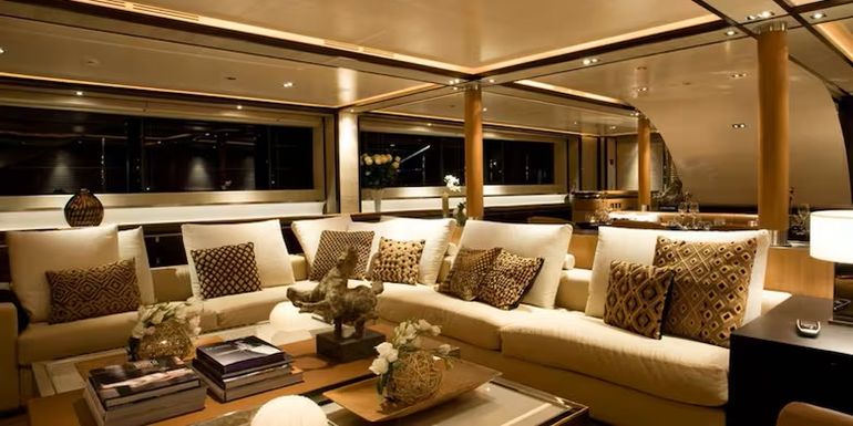 Por dentro, el superyate que se hundió en la costa de Sicilia. Por dentro, el superyate que se hundió en la costa de Sicilia.