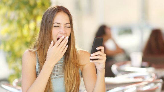 ¿Por qué es tan importante dormir? Durante el sueño profundo se produce la restauración física y durante el sueño REM, la de la función cognitiva (procesos de aprendizaje, memoria y concentración).