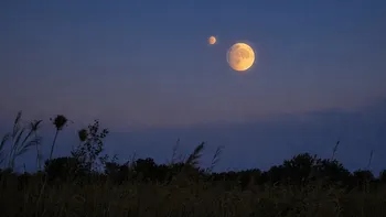 El fenómeno de la nueva luna en el cielo de la Tierra se hizo viral. El fenómeno de la nueva luna en el cielo de la Tierra se hizo viral.