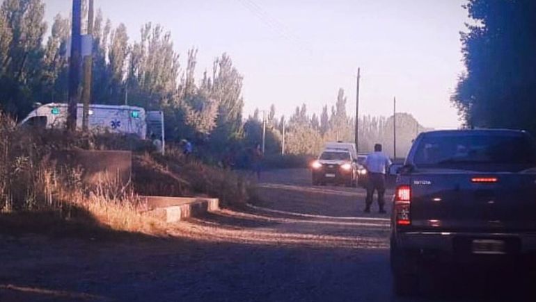 Vecinos salvaron a dos hombres de ahogarse en un canal de riego