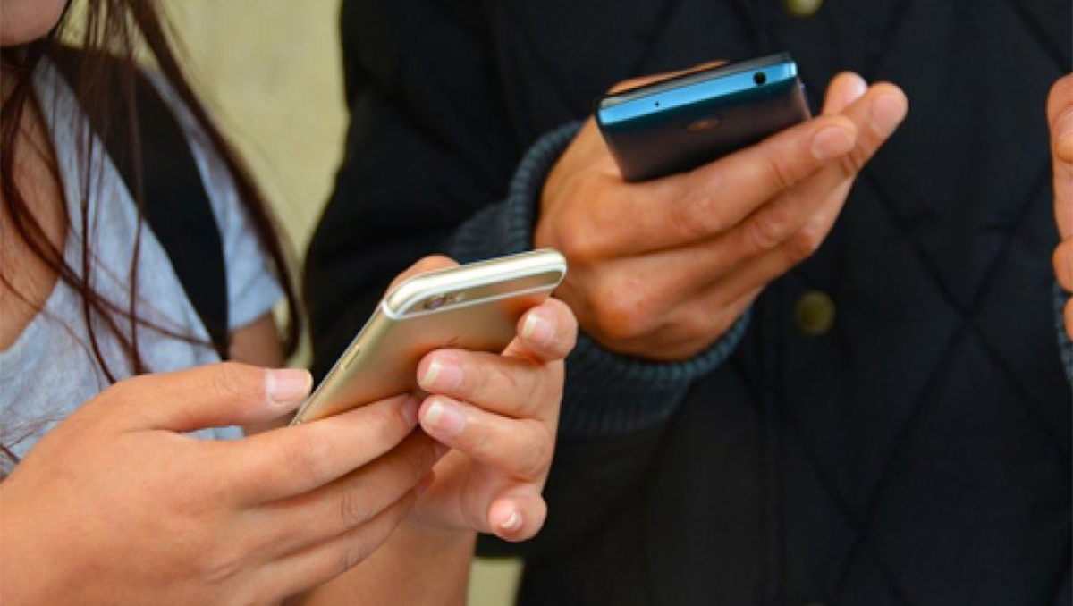 ¿Hombres o mujeres? Revelan quiénes usan más el celular