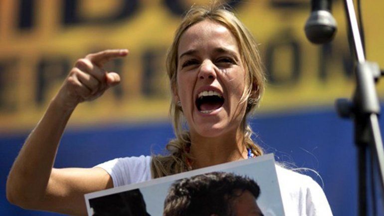 La denuncia la hizo la esposa del líder opositor detenido