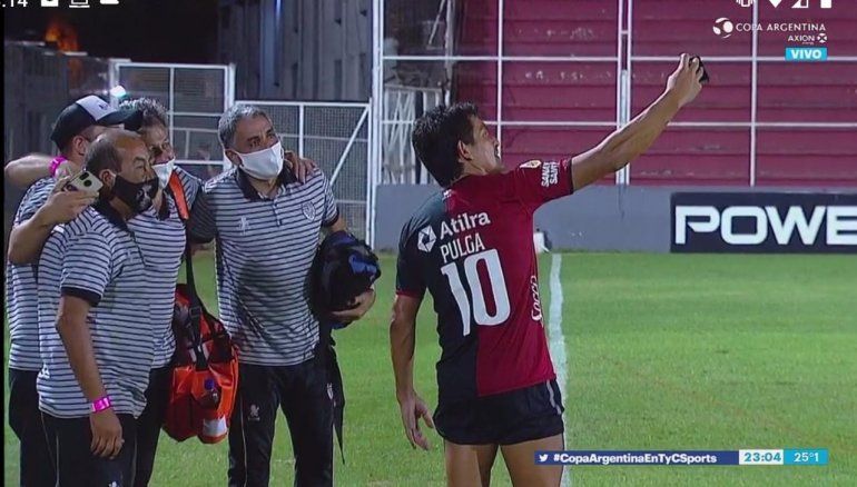 En Cipo hicieron fila para sacarse una selfie con el Pulga Rodríguez