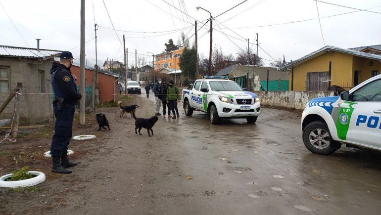 Allanaron dos viviendas y una Iglesia por la desaparición de una mujer