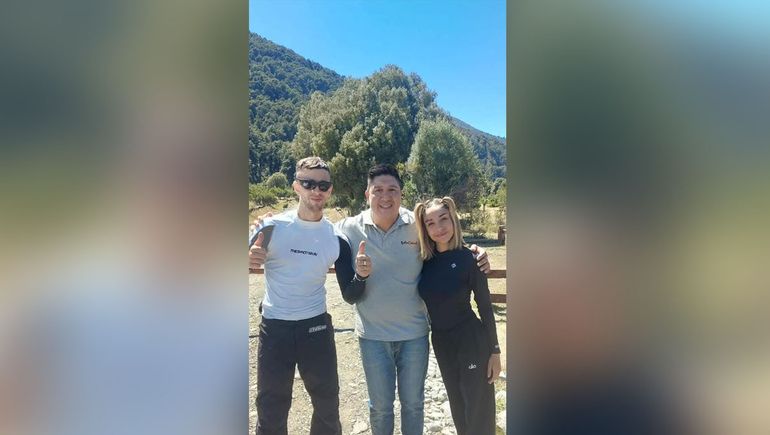 María Becerra y J Rei están en Junín de los Andes, cerca de los incendios