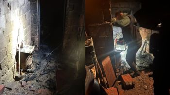 Los bomberos de Trelew establecieron que el fuego se iniciaron en la habitación donde dormía el hombre de 50 años: piensan que se trató de un accidente, pero esperan resultados de las pericias. Los bomberos de Trelew establecieron que el fuego se iniciaron en la habitación donde dormía el hombre de 50 años: piensan que se trató de un accidente, pero esperan resultados de las pericias.