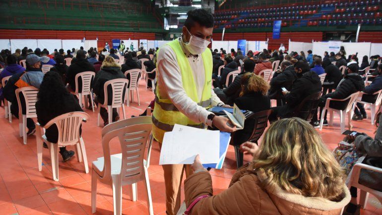 Salud estima que para septiembre se vacunará a todos los mayores de 18