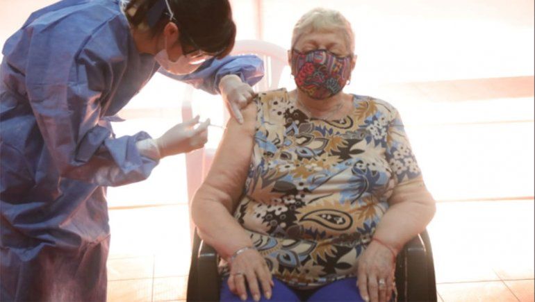 Vacunación: provincia anunció transporte para los mayores de 80