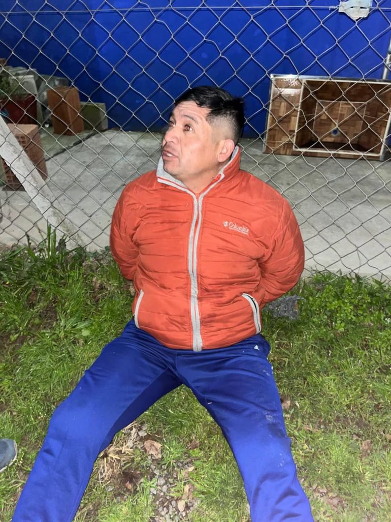 Tras la brutal agresión que le propinó a su ex pareja, el atacante fue detenido acusado de intento de homicidio. Foto: Policía bonaerense. Tras la brutal agresión que le propinó a su ex pareja, el atacante fue detenido acusado de intento de homicidio. Foto: Policía bonaerense.