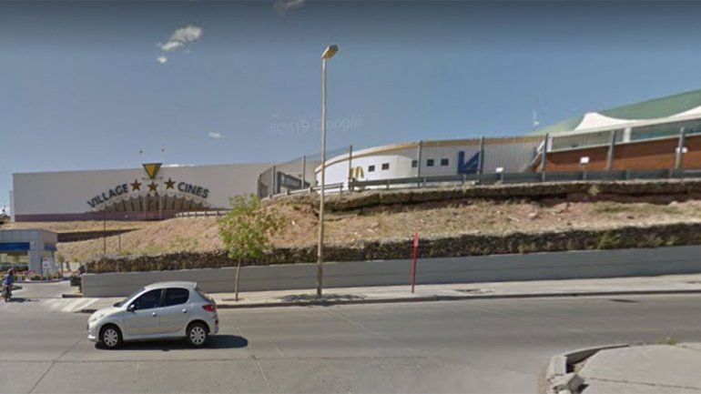 Le robaron ropa y electrónica mientras estaba en el cine