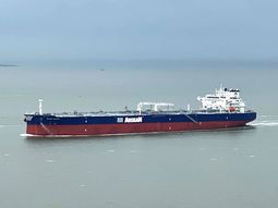 El crecimiento productivo impulsa nuevas rutas de exportación desde Puerto Rosales. Australia es el nuevo mercado que conquista el shale oil. El crecimiento productivo impulsa nuevas rutas de exportación desde Puerto Rosales. Australia es el nuevo mercado que conquista el shale oil.