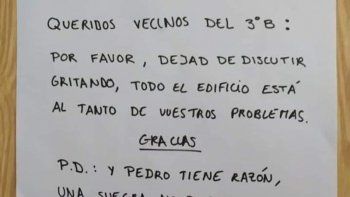 Viral Se Harto De Las Peleas De Sus Vecinos Y Pego Un Gracioso Cartel