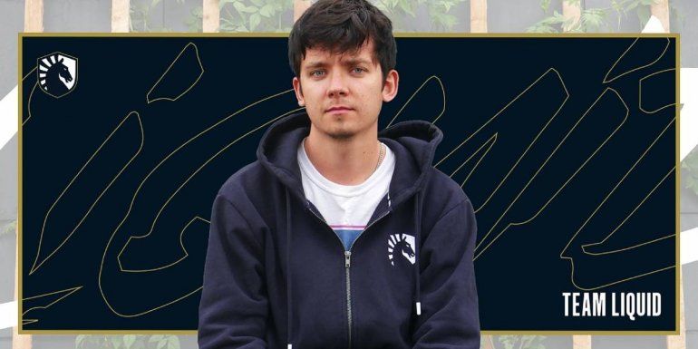 Actor de Sex Education fue contratado por un equipo de deportes electrónicos