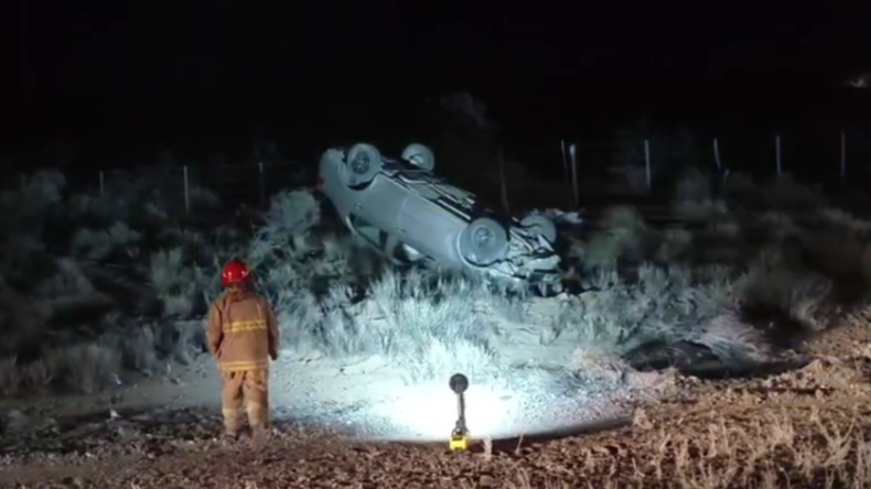 Perdieron el control y sufrieron un fuerte vuelco en Ruta 22: dos personas heridas | LM Neuquen Perdieron el control y sufrieron un fuerte vuelco en Ruta 22: dos personas heridas