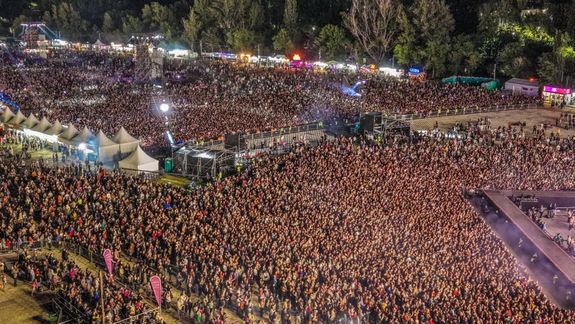 La Fiesta de la Confluencia 2026 cerró su primer noche.