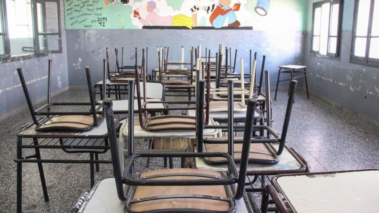 Salvaje ataque en el colegio: una mamá le pegó un cadenazo a una nena