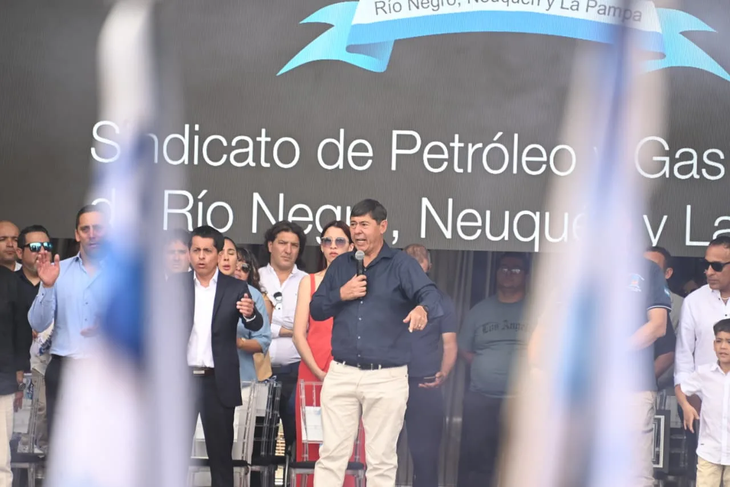 “Lo que queremos escuchar es que a nuestros compañeros no se les van a sacar derechos porque Vaca Muerta es posible con los trabajadores adentro “Lo que queremos escuchar es que a nuestros compañeros no se les van a sacar derechos porque Vaca Muerta es posible con los trabajadores adentro