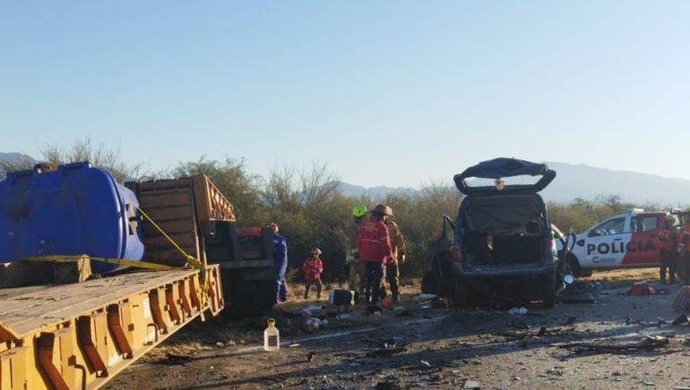 Tres muertos y dos niñas en estado crítico tras un choque frontal en Ruta 38