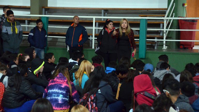 La directora de la escuela