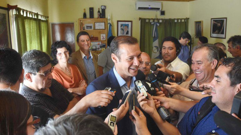 El gobernador Omar Gutiérrez encabezó ayer un acto en Senillosa