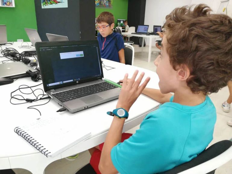 La incorporación de la nueva materia apunta a preparar académicamente a chicos y chicas para el mundo que viene.