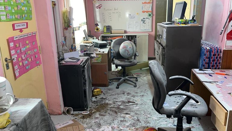 Inmenso dolor en una escuela rural destrozada: nadie se explica lo que pasó