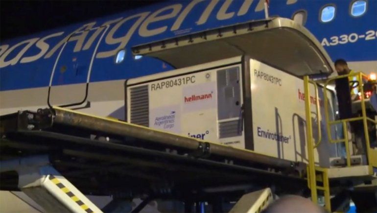 Llegó otro vuelo con vacunas chinas