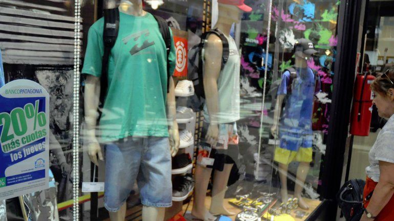 Mirar mucho y comprar poco