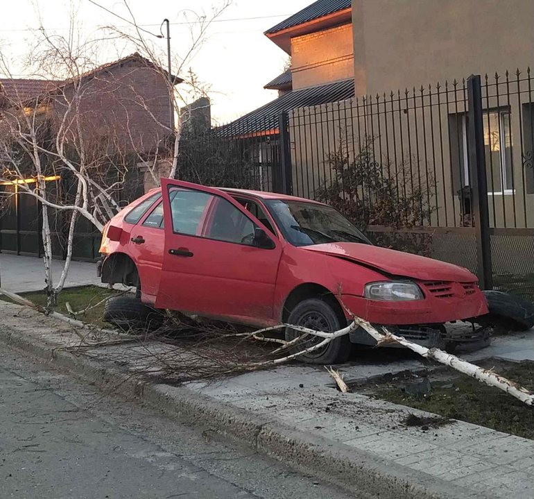 Video: discusión y espectacular choque a toda velocidad