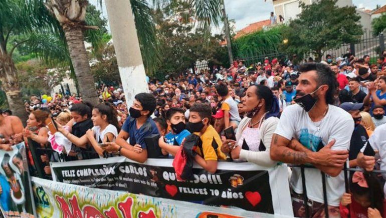 El cumpleaños de la Mona Jiménez tampoco tuvo protocolos