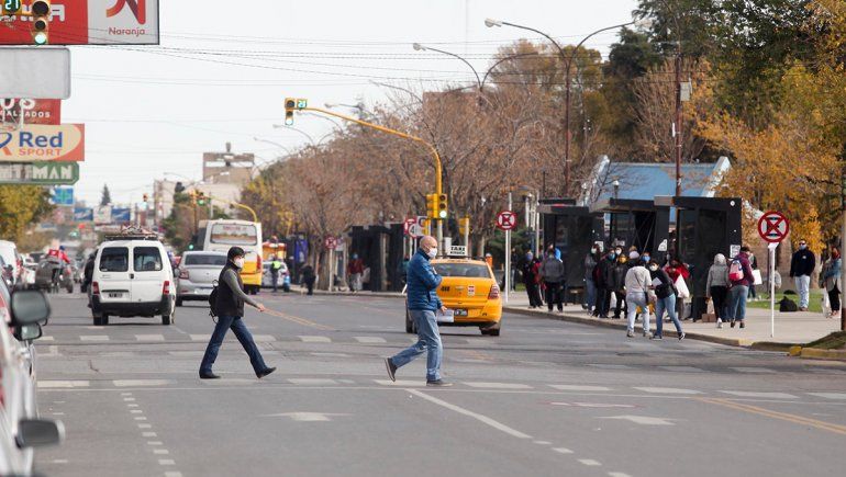 La nueva fase de la cuarentena entró en vigencia con algunas avivadas en el centro neuquino