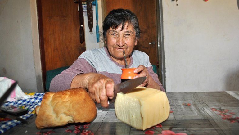 Una mujer campesina con saberes ancestrales