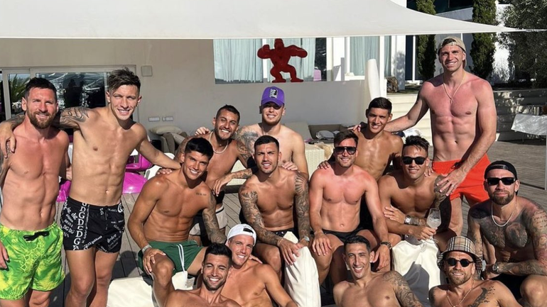 El cumple de Paredes al ritmo de Fer Palacios y el imperdible clavado del Dibu